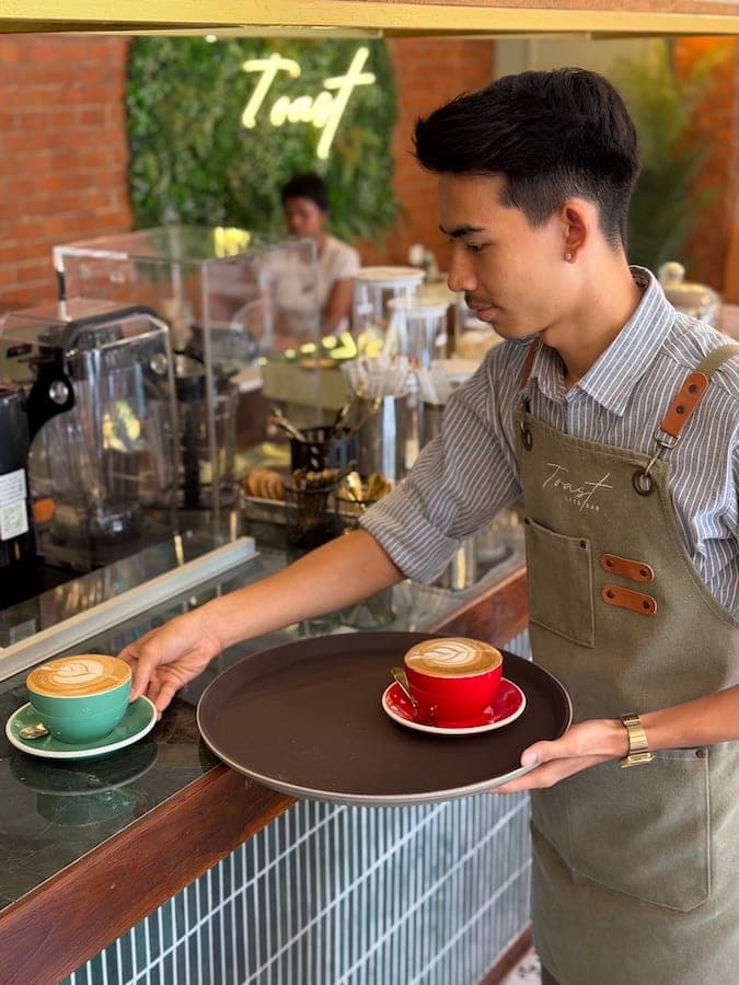 Toast Chaweng: coffee to the table