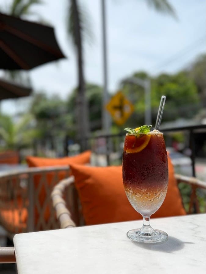 Toast Chaweng: iced tea, street side