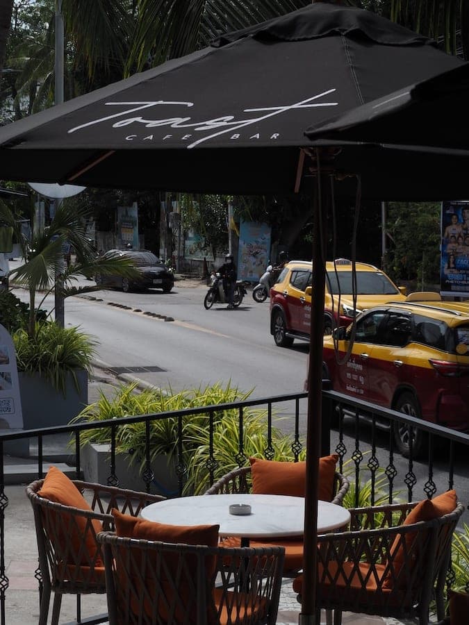 Toast Chaweng: parasol terrace