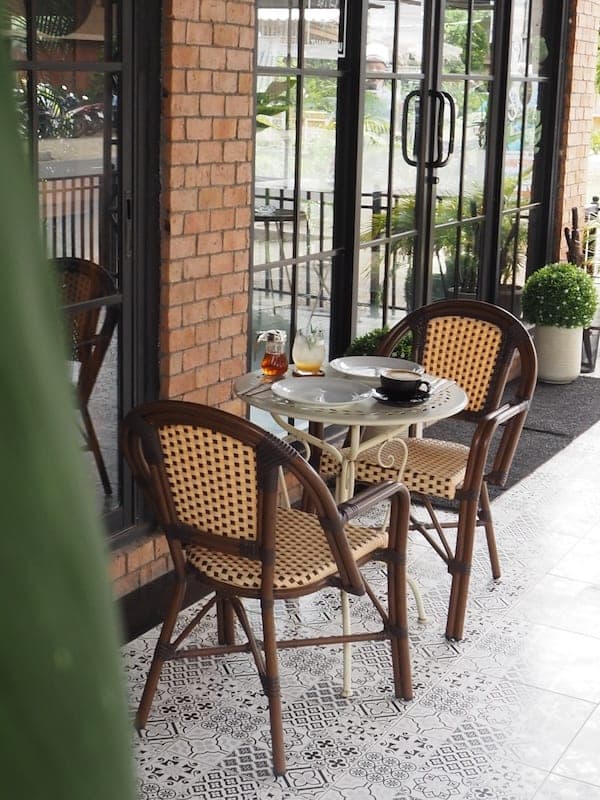 Toast Lamai: rattan terrace