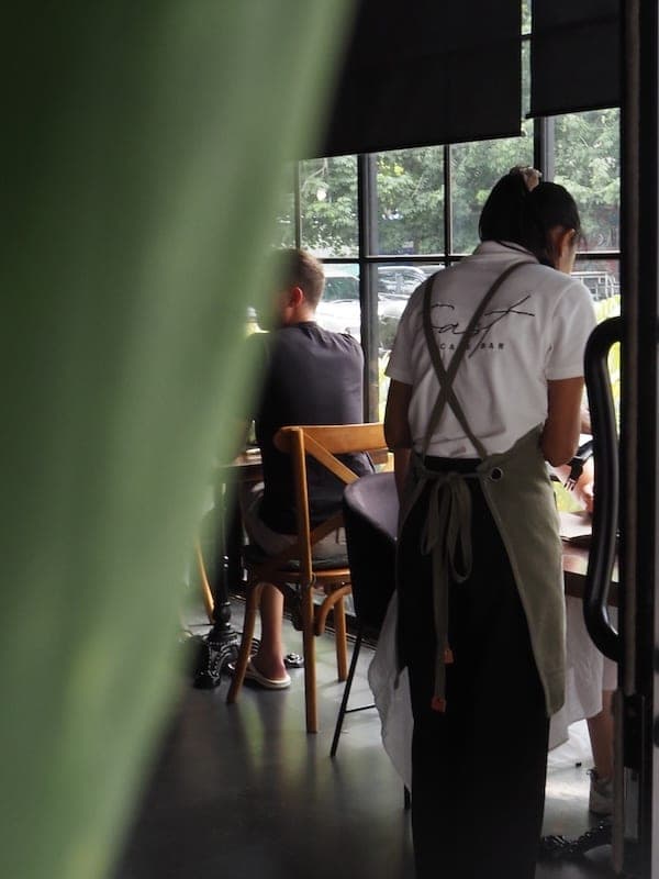 Toast Lamai: service by the window